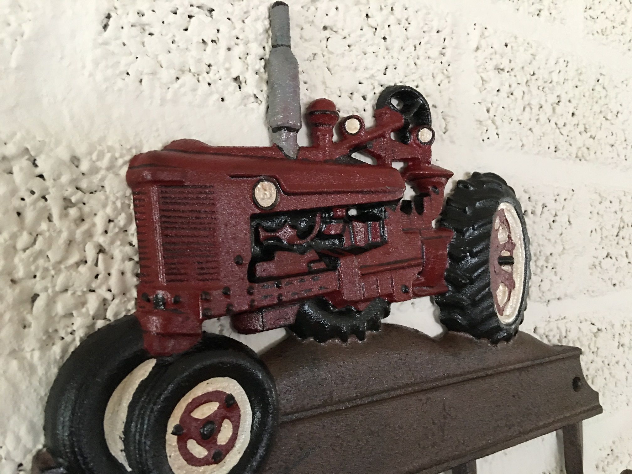 Bauerngarderobe mit Traktor Farsnall